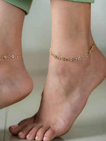 AI00070-SS000P-link-of-love--stone-anklets-in-gold-plated--silver-prd-1-model.jpg
